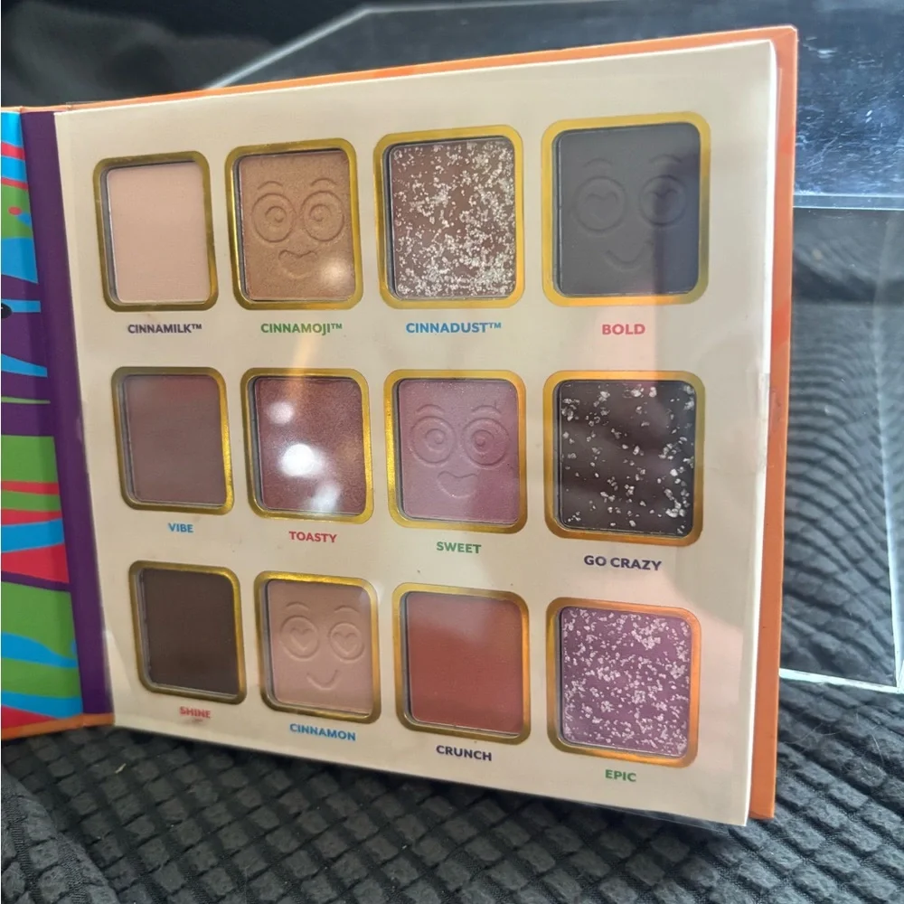 Cinnamon Toast Crunch Eyeshadow Palette